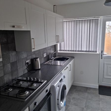 3 Bedroom House-Ellesmere Port Εξωτερικό φωτογραφία