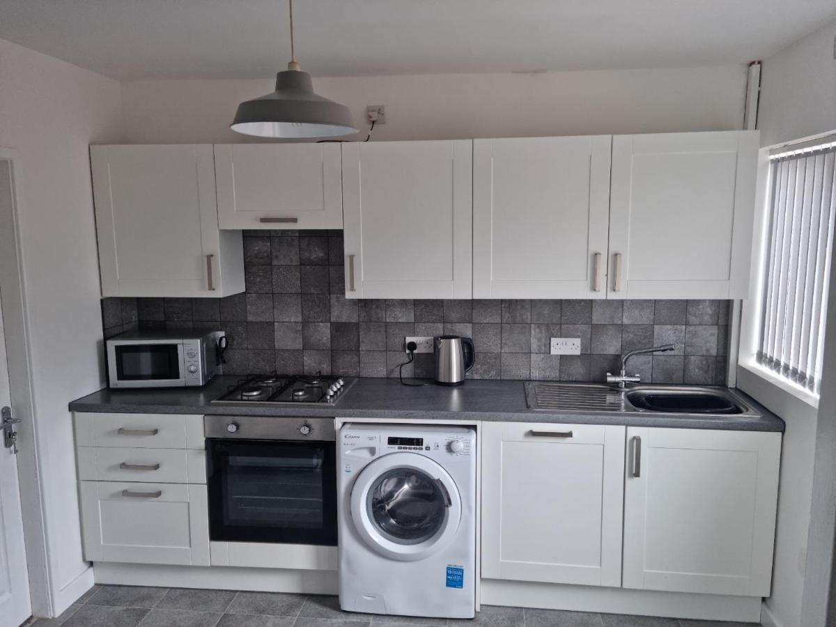 3 Bedroom House-Ellesmere Port Εξωτερικό φωτογραφία