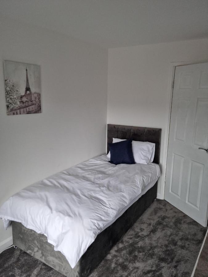 3 Bedroom House-Ellesmere Port Εξωτερικό φωτογραφία