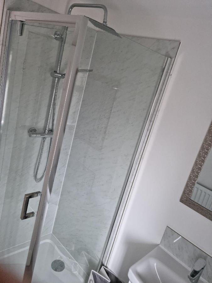 3 Bedroom House-Ellesmere Port Εξωτερικό φωτογραφία
